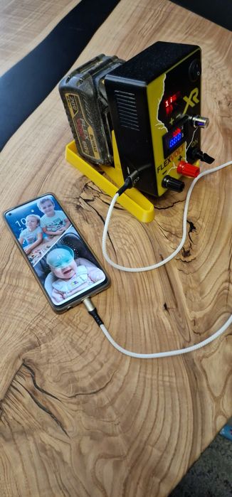 Zasilacz labolatoryjny Dewalt powerbank ładowarka USB