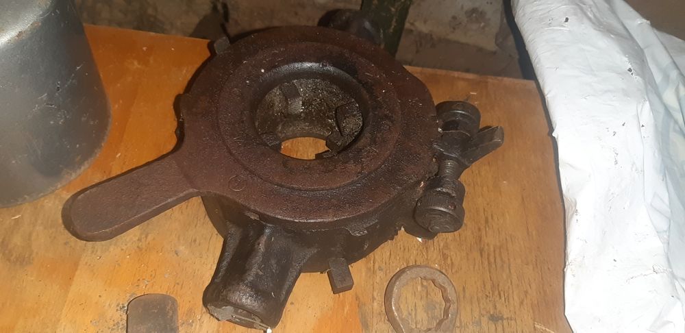 Регулируемый трубный клупп 1/2"-2"