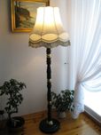piękna lampa stojąca podłogowa  vintage z abażurem z mosiądzu i drewna