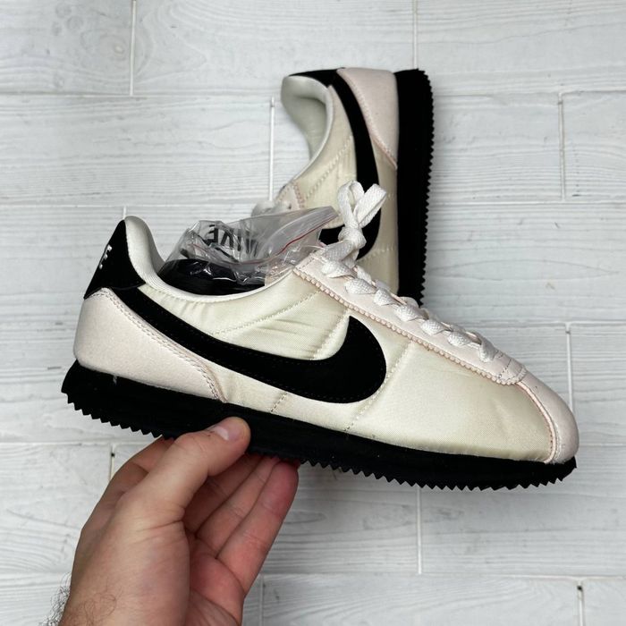 Жіночі кросівки nike cortez