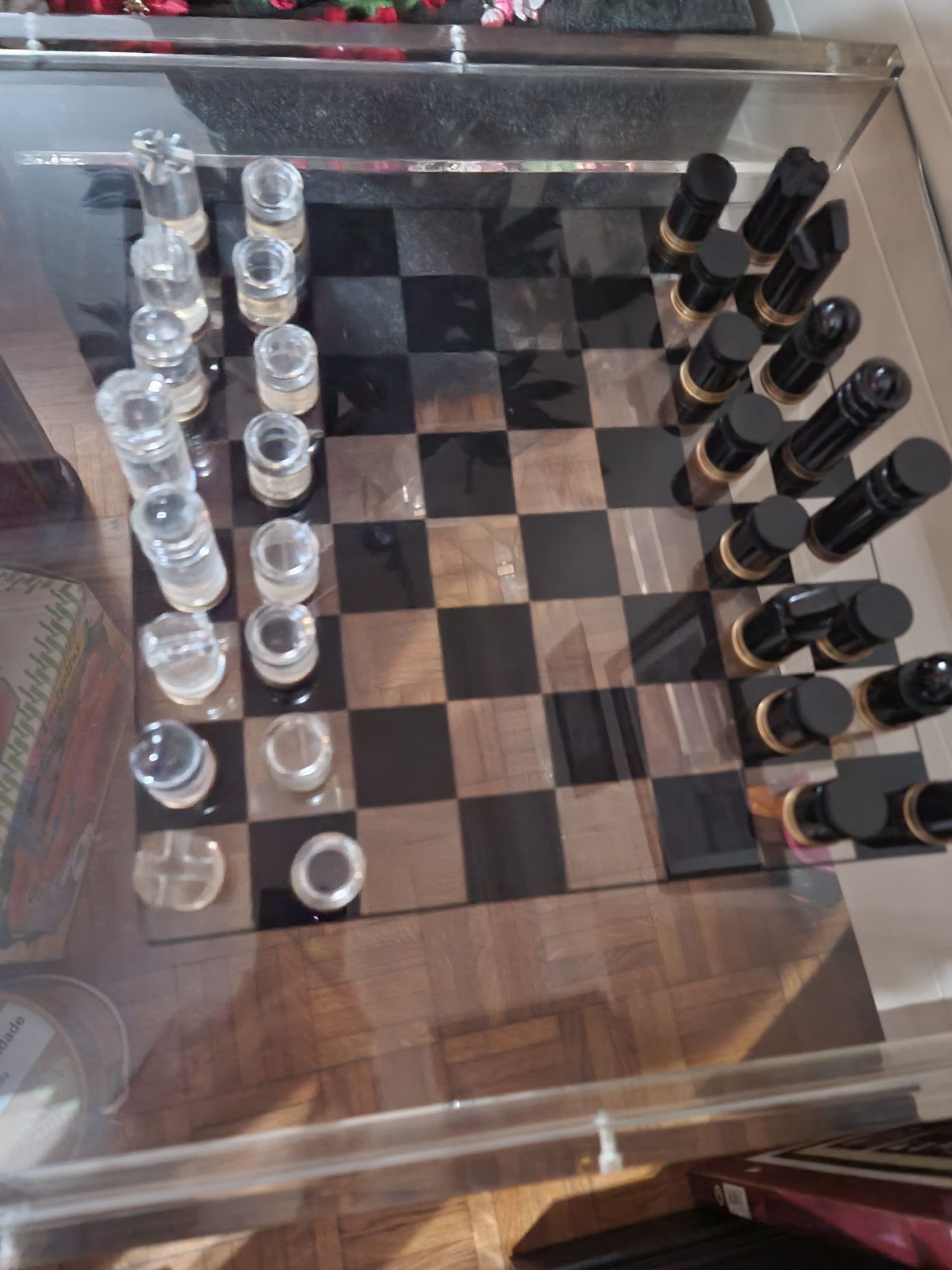 Mesa de xadrez com 20 anos como nova não foi usada