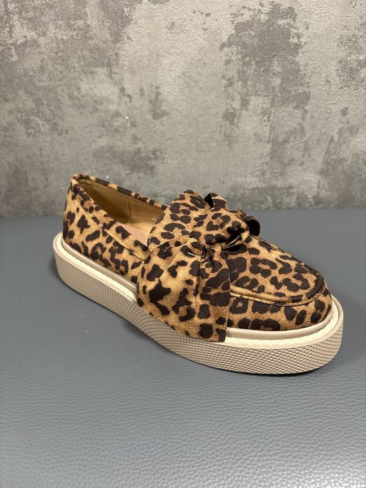 Buty w modnym wzorze panterki , nowe
