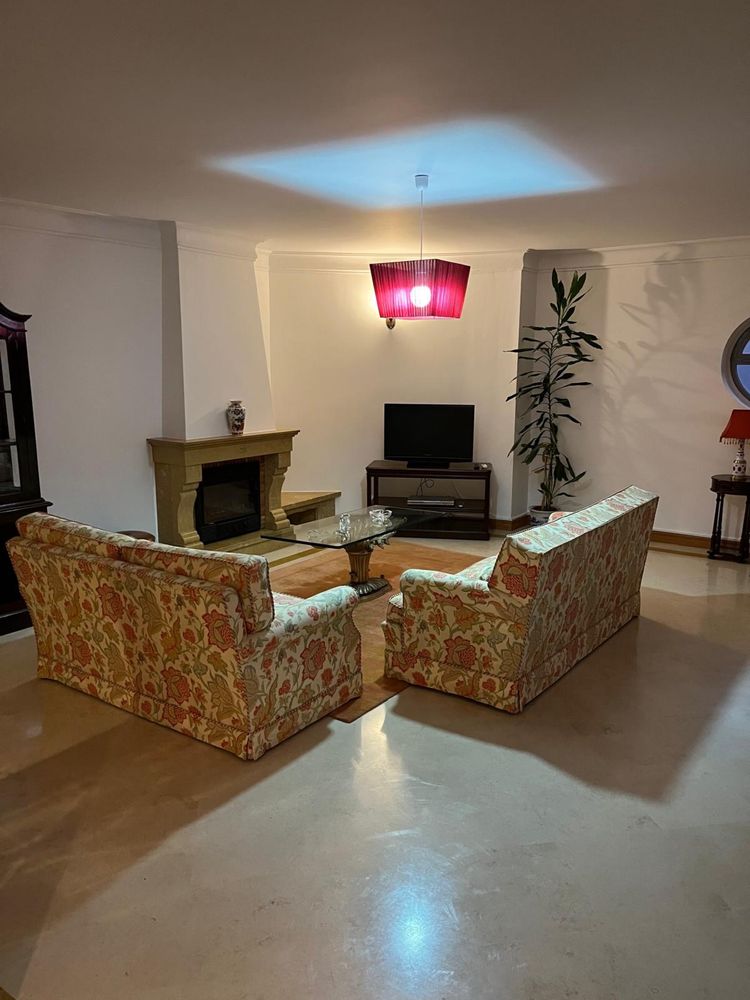 Arrendar T3+1 com 200m2 mobilado e equipado em Linda a Velha