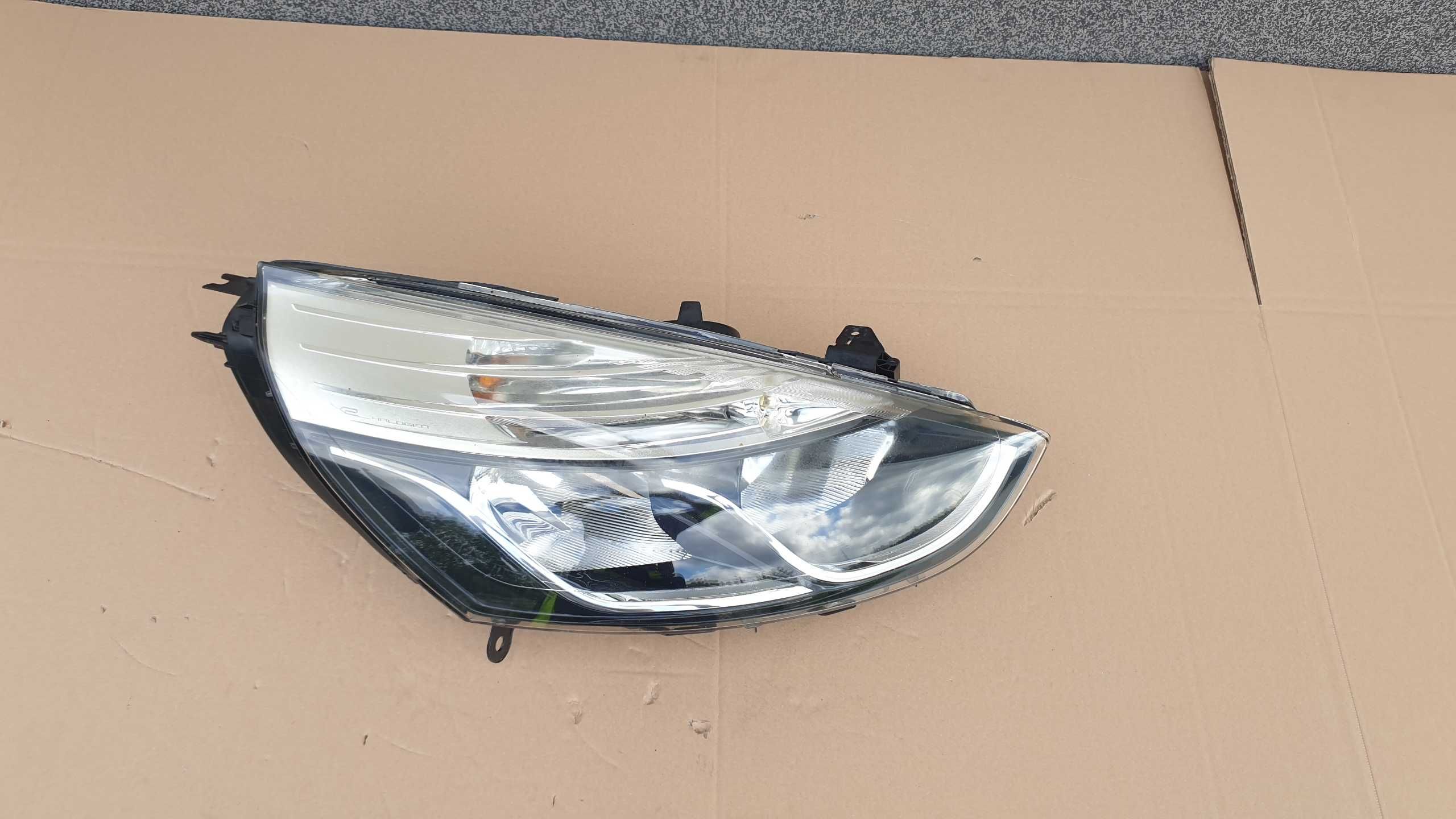 Renault clio IV 4 prawa lampa  przednia prawy przód UK