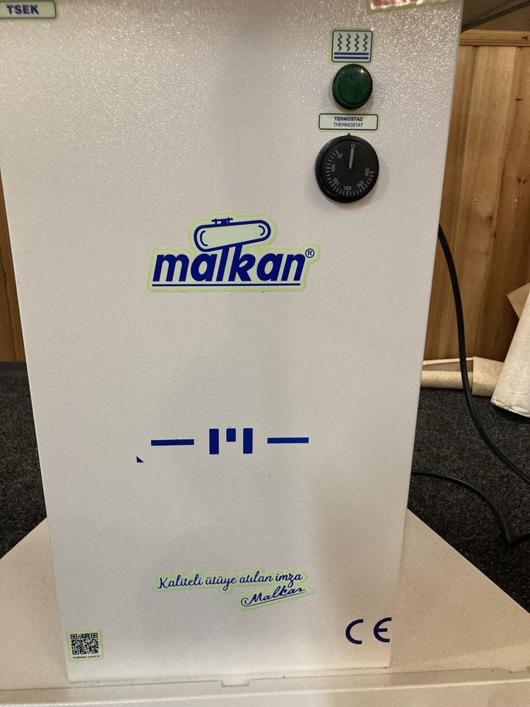 Прямокутний прасувальний стіл Malkan UP602K 220V з бігелем новий