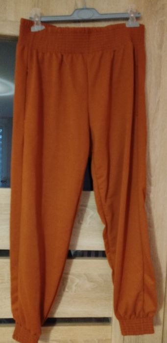 Nowe spodnie dresowe