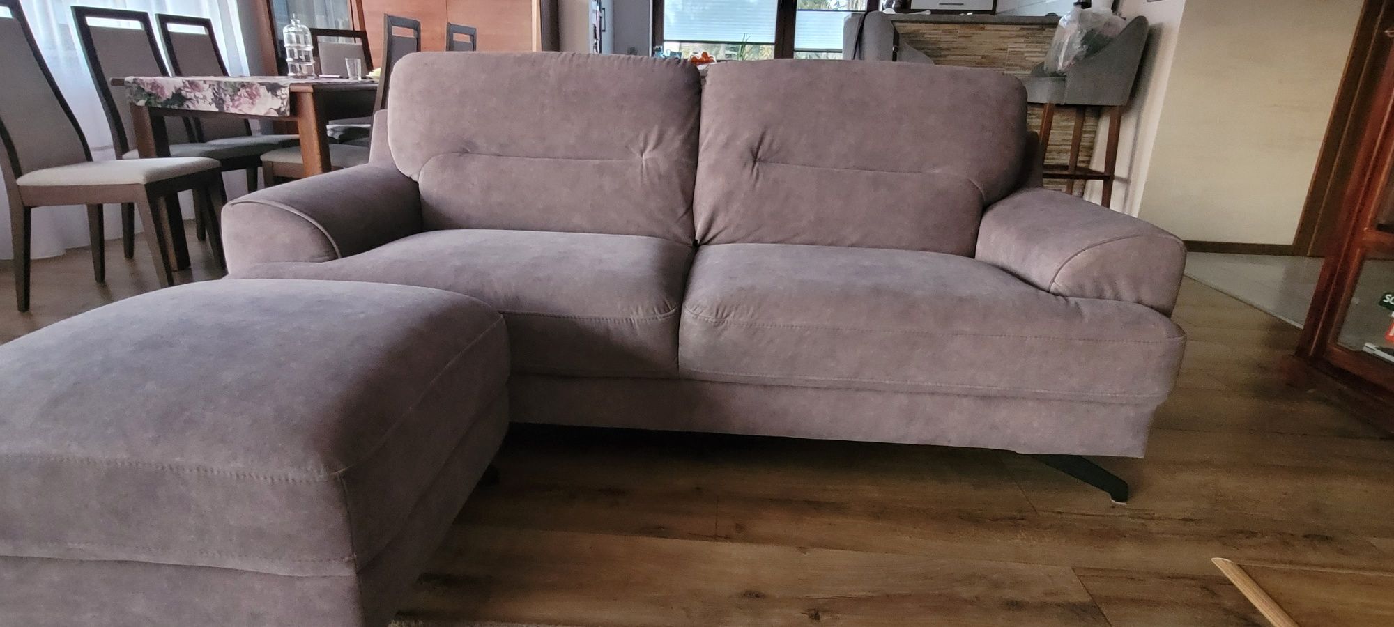 Kanapa sofa wypoczynkowa do salonu pufa