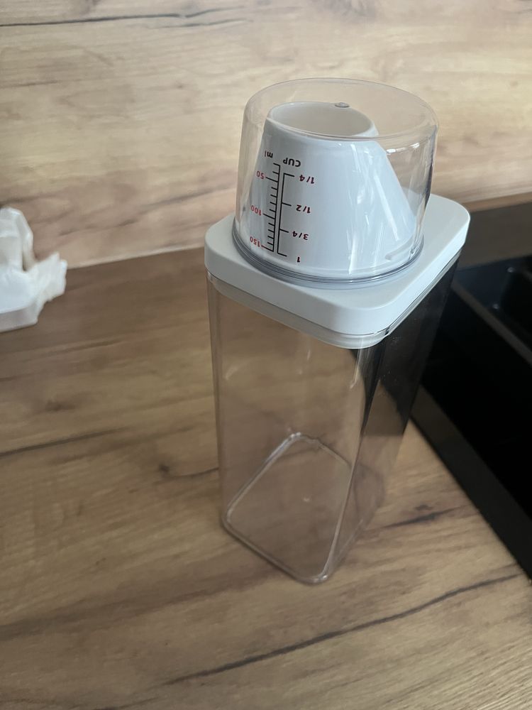 Pojemnik na produkty sypkie, chemię