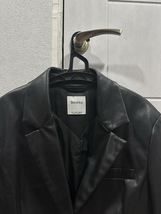 Шкіряний піджак bershka