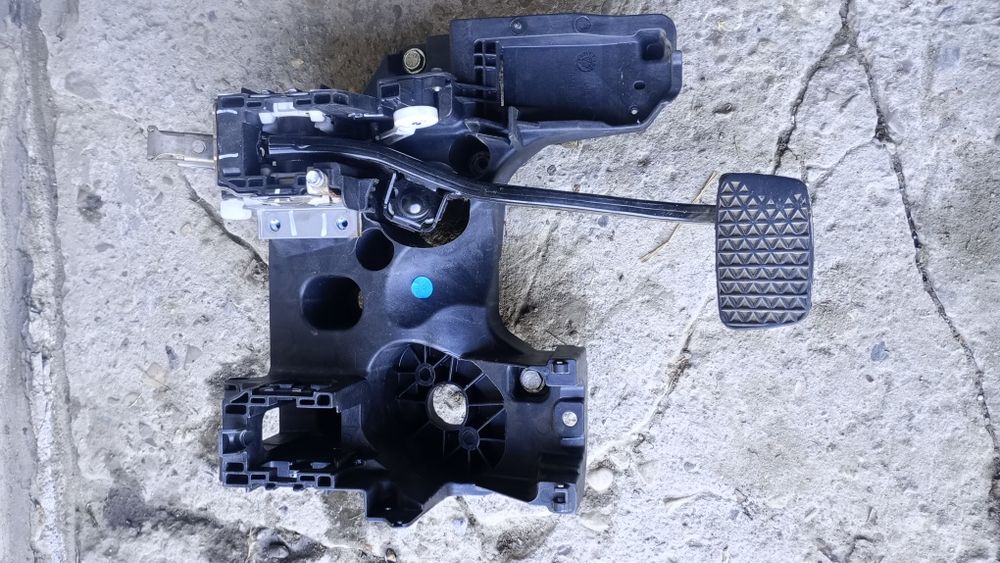 Insignia A pedał hamulca automat