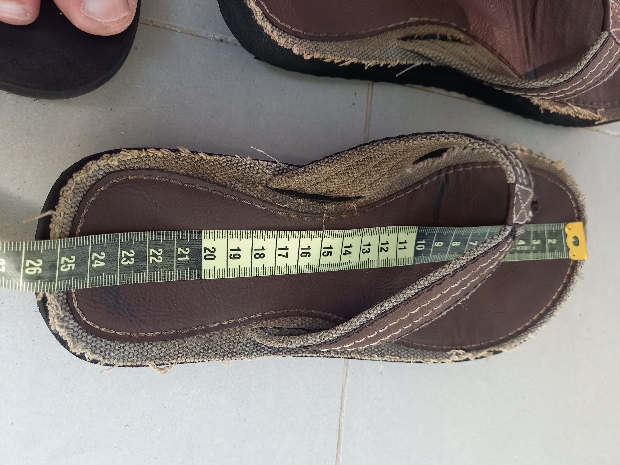 Zestaw:sandały i klapki chłopięce rozmiar 36,5