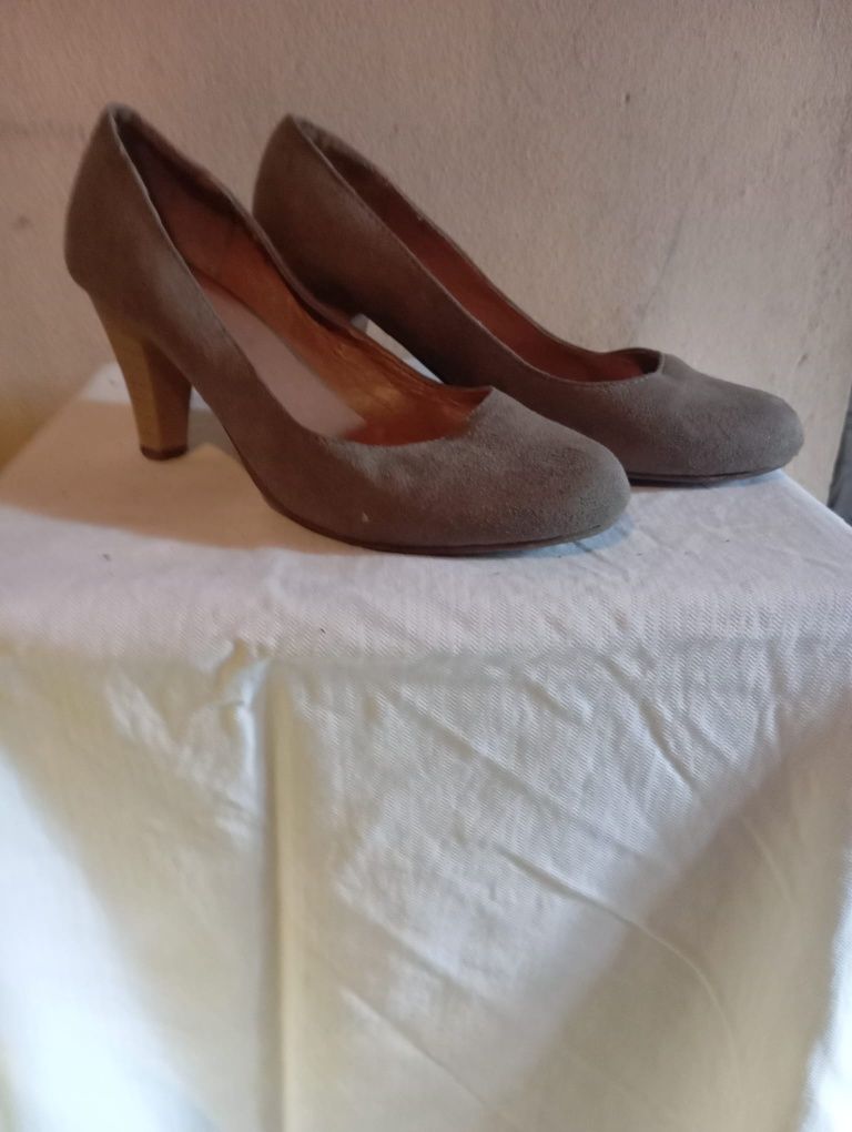 Sapatos de salto alto