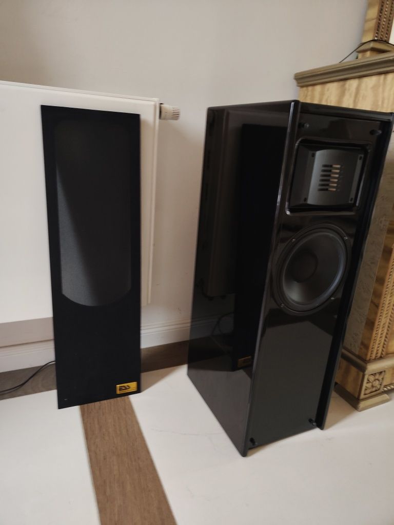 Kolumny głośnikowe USA ESS piano Black. Stan bardzo dobry.