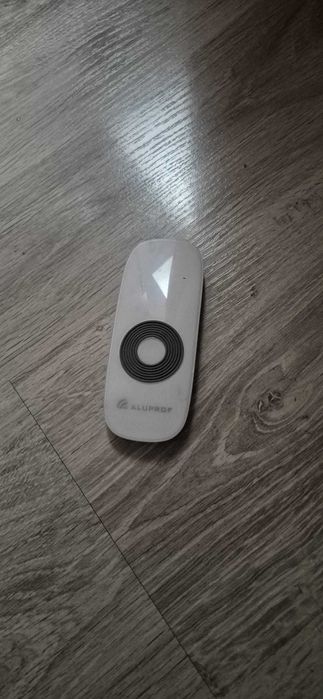 Markiza tarasowa bez kasety – solidna, sprawna, elektryczna na pilota