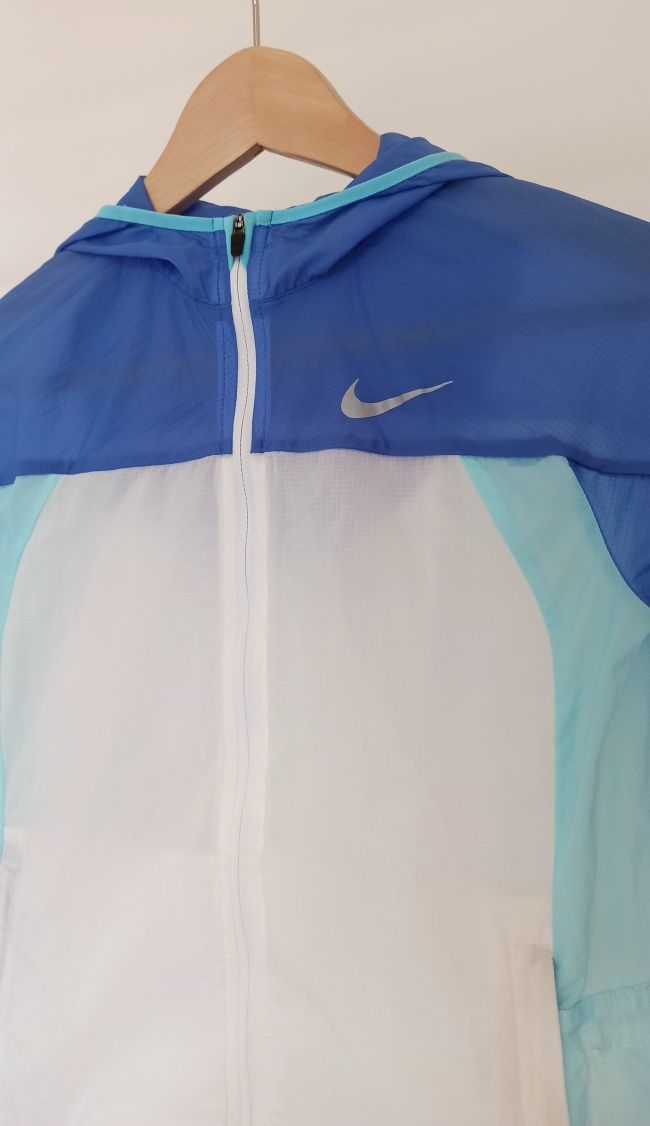 Kurtka wiatrówka Nike niebieska biała dziecięca