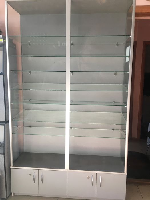 Вітрина торгова в хорошому стані