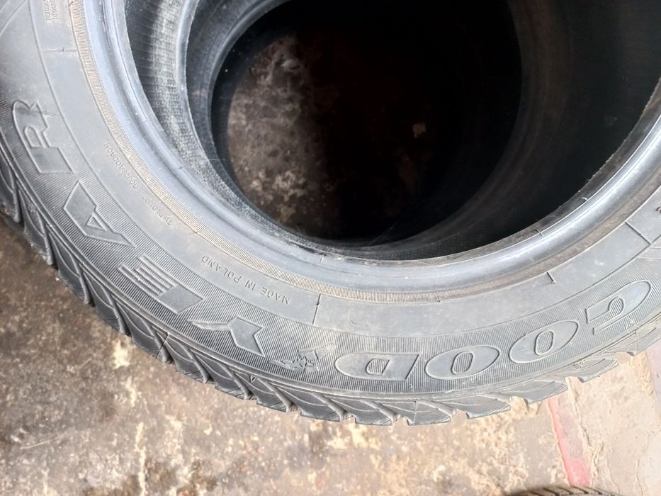 Зимова гума Goodyear Ultragrip extreme 195/60 R15
