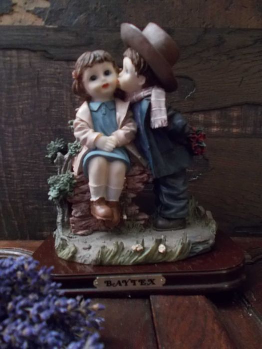 & Piękna Figurka-Zakochana Para & Porcelana Biskwitowa & Baytex &