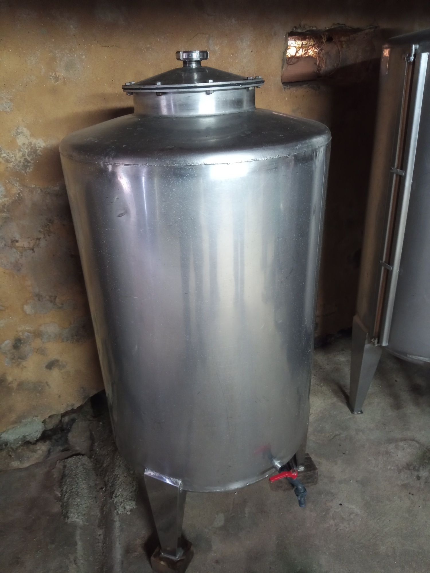 Cubas inox 250/350 550 litros vinho ou agua