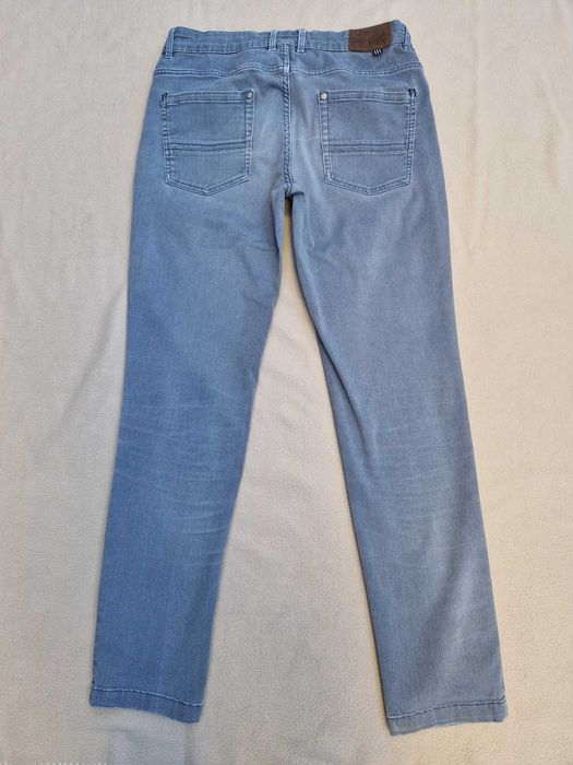 Spodnie chłopięce RESERVED rozm. 31