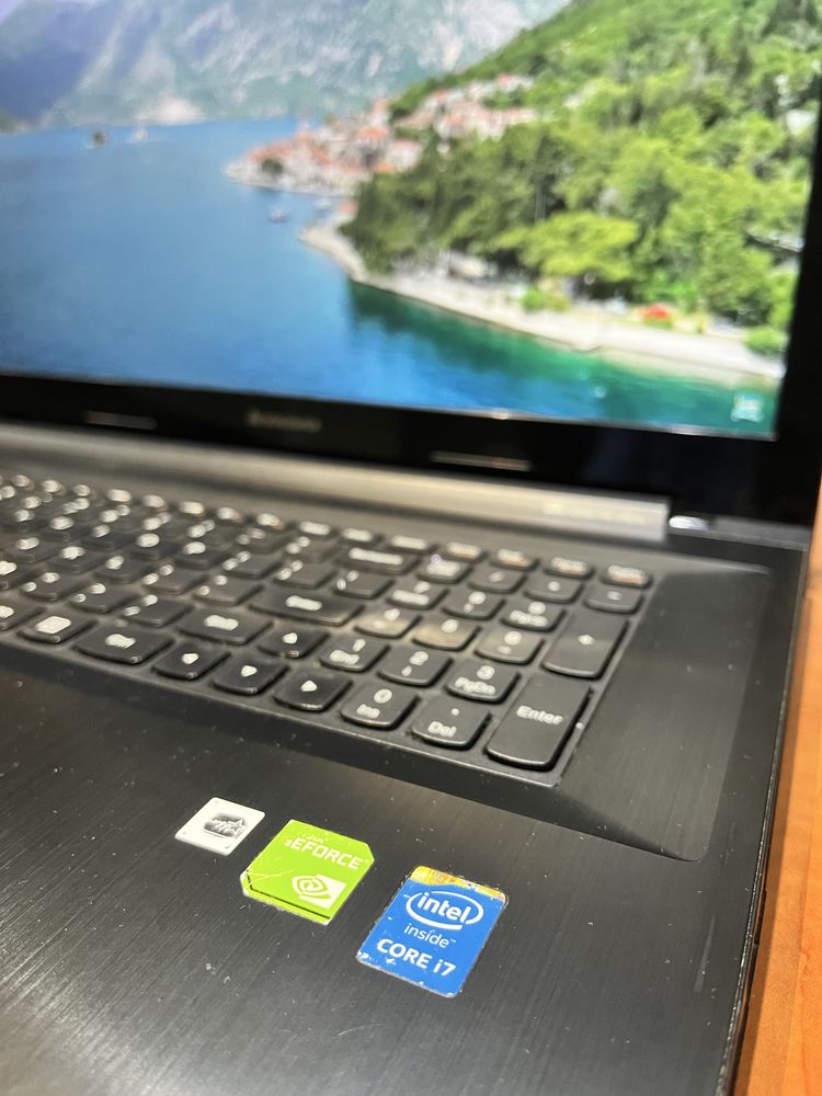 Sprzedam laptop Lenovo z70-80 17cali z torbą