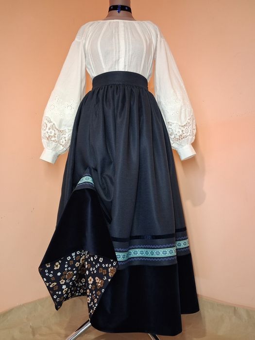 Спідниця в українському стилі