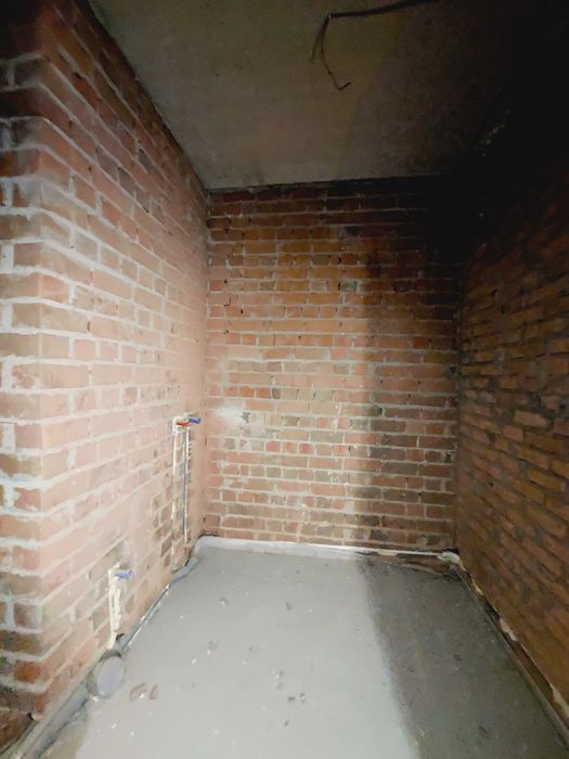 Продам однокімнатну квартиру з частковим ремонтом