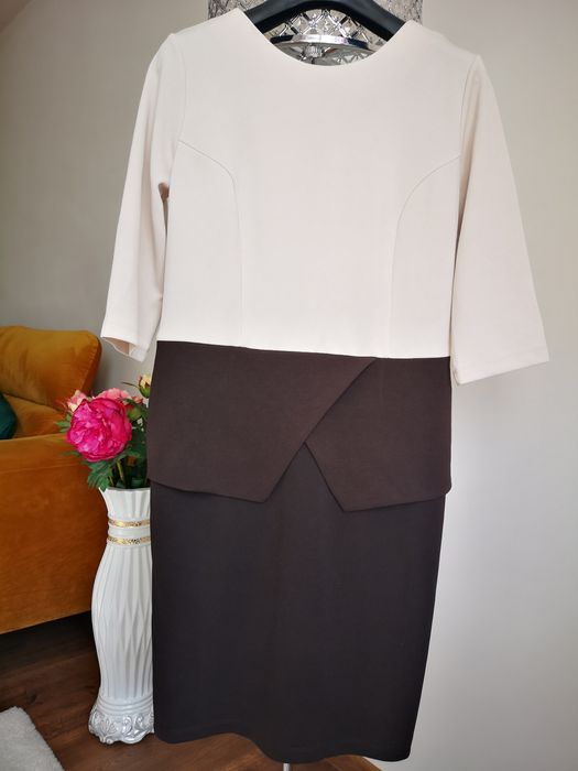 Sukienka z baskinką elastyczna 44 nowa