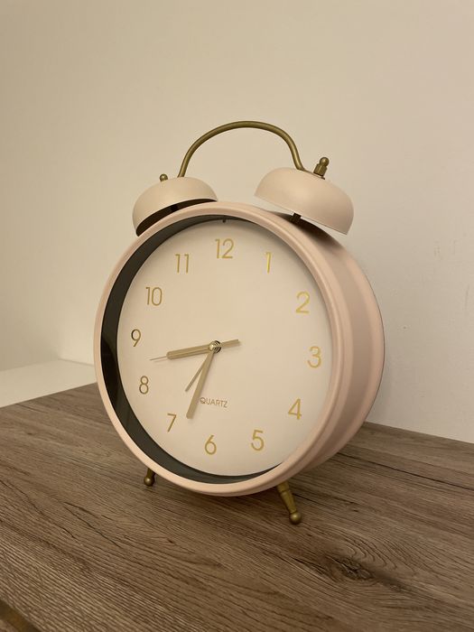 Duży rozowy zegar stojacy