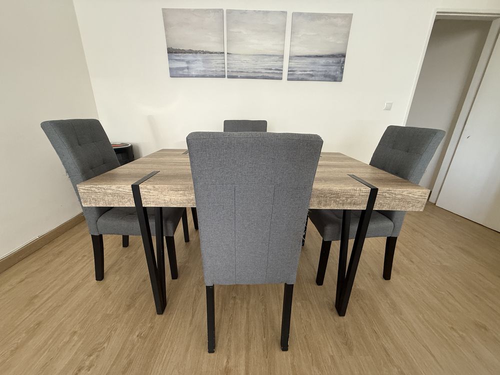 Mesa de Jantar - Oferta de Cadeiras