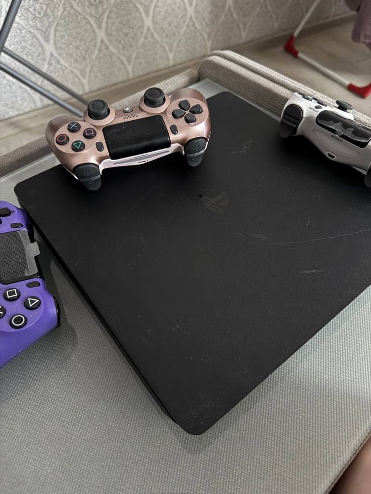 Sony playstation 4 slim 1 tb +3 джойстика