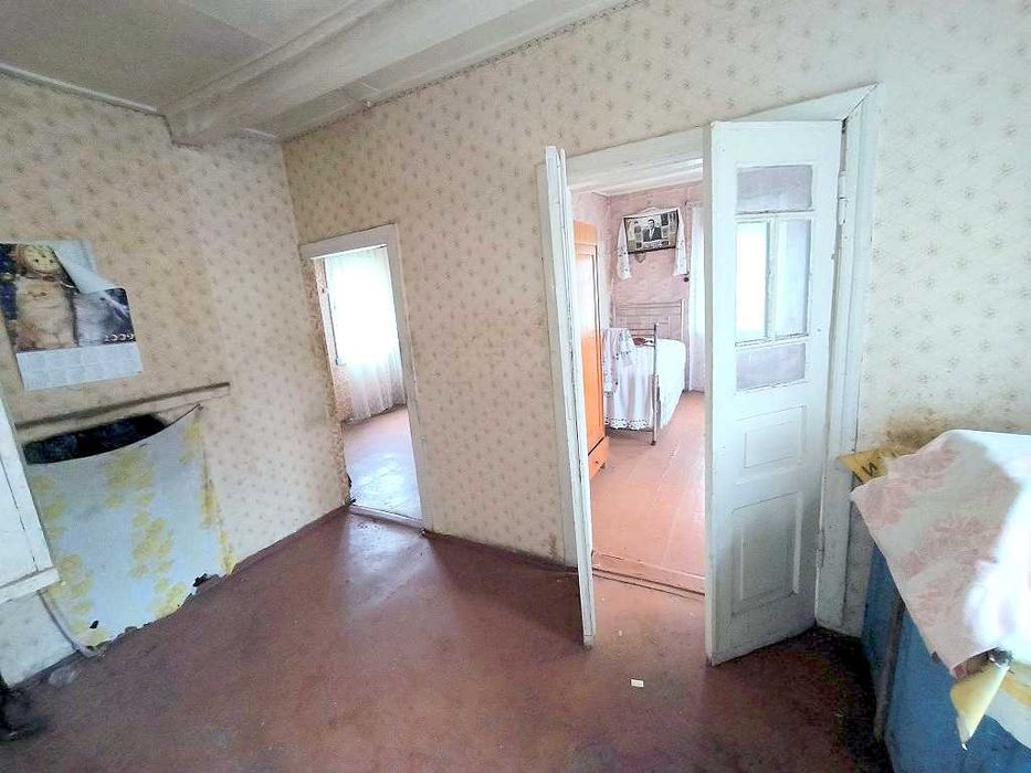 Продам будиночок неподалік є озера та ліс.Від Києва 25км.