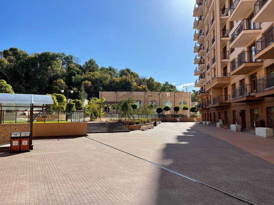 Косметологічна клініка з меблями на Печерську в ЖК KADORR