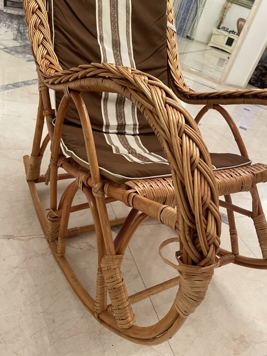 Крісло-гойдалка з натурального матеріалу