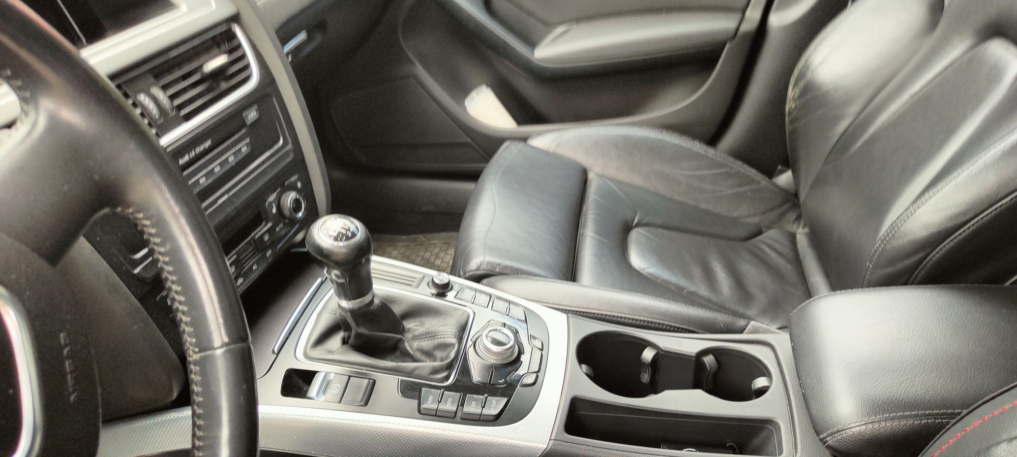 Czarne Audi A4B8