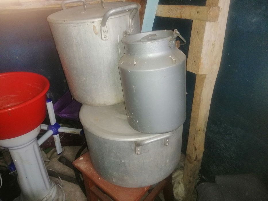 Алюмінієві каструлі, бідон