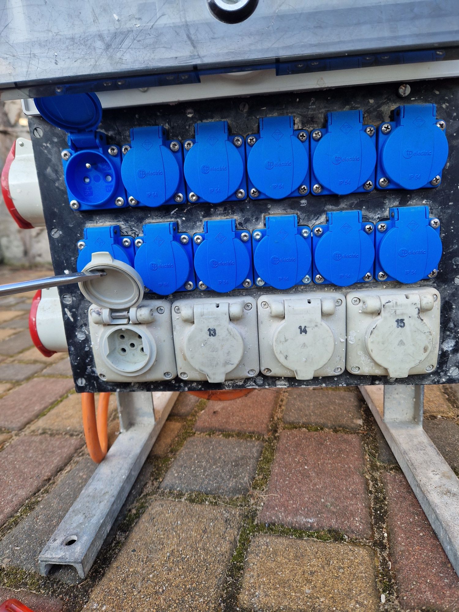 Rozdzielnia budowlana GIFAS - 230V / 400V,  18 gniazd, 2 różnicówki