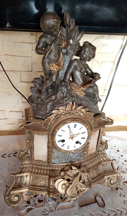 antyczny kominkowy zegar