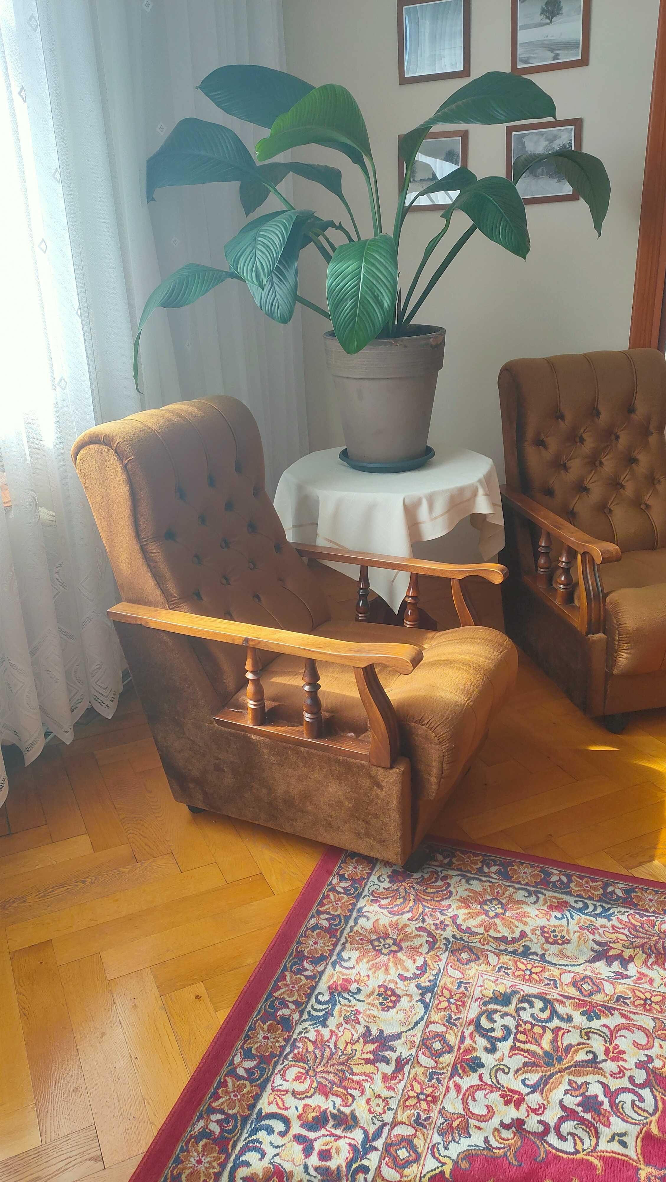 Fotele drewniane na kółkach, 3 sztuki