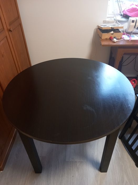 Vendo mesa redonda e duas cadeiras ikea