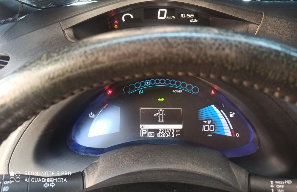 Продам автомобіль Nissan leaf