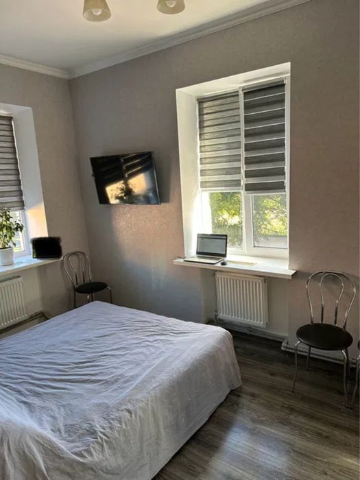 Продам трикімнатну квартиру на Миколаївці.