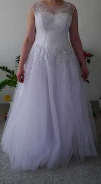 Piękna nowa suknia ślubna