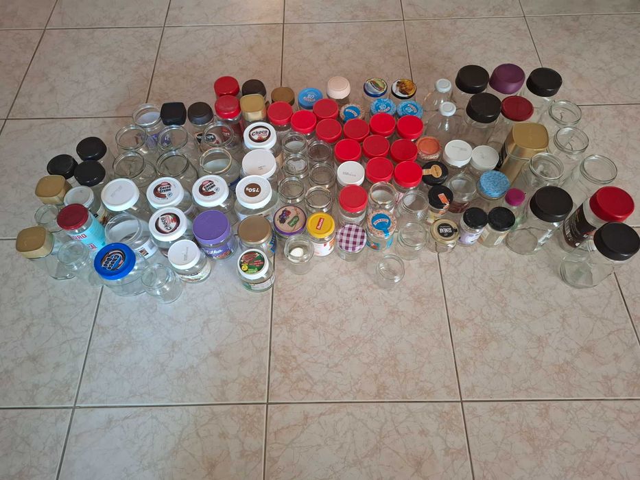 Vendo 95 frascos de vidro