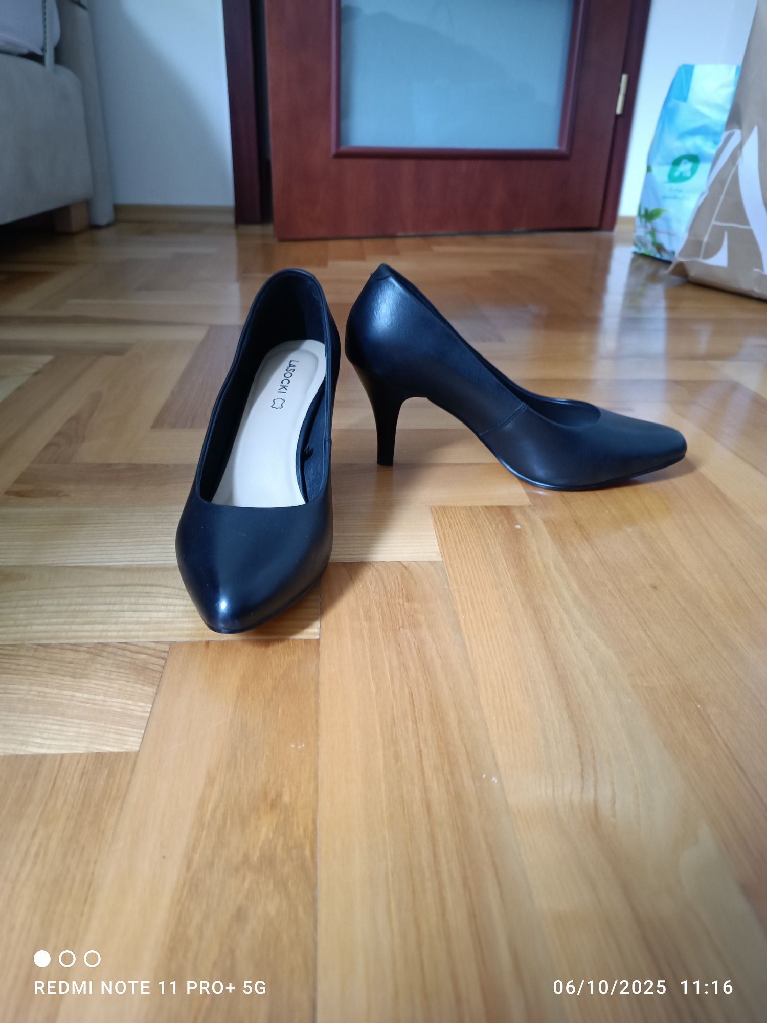NOWE Buty damskie Lasocki, r 38
