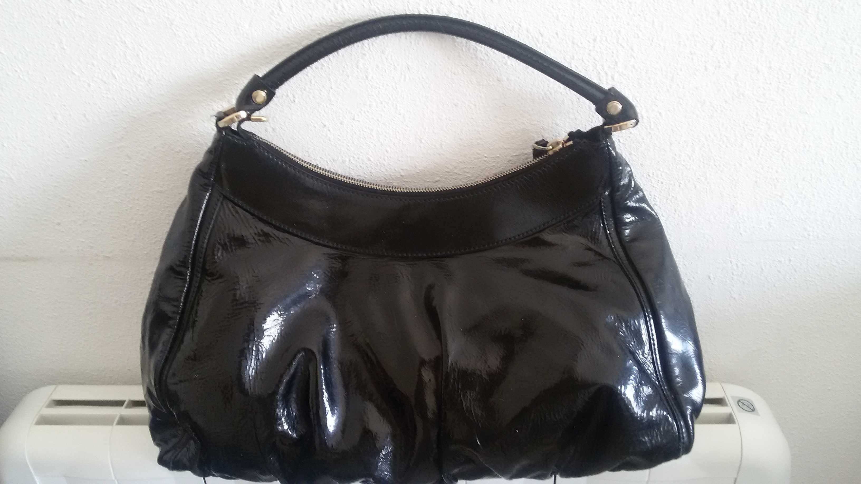 Mala Gucci preta argola dourada