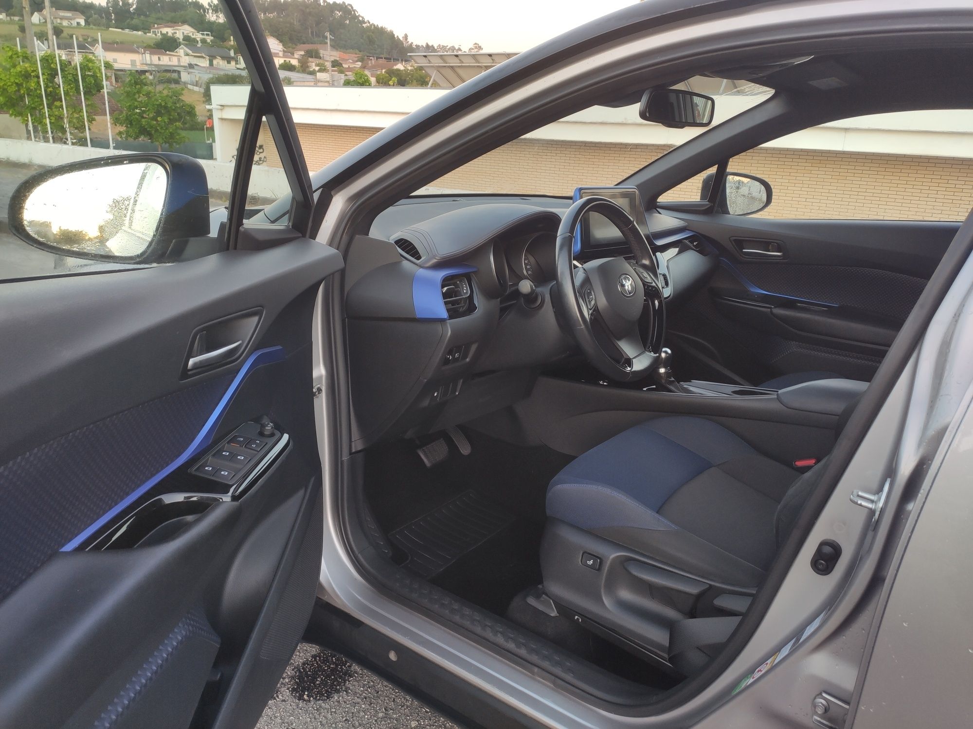 Toyota CHR  híbrido 1.8