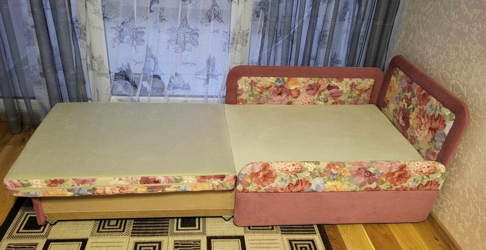 Диван - малютка для дівчинки