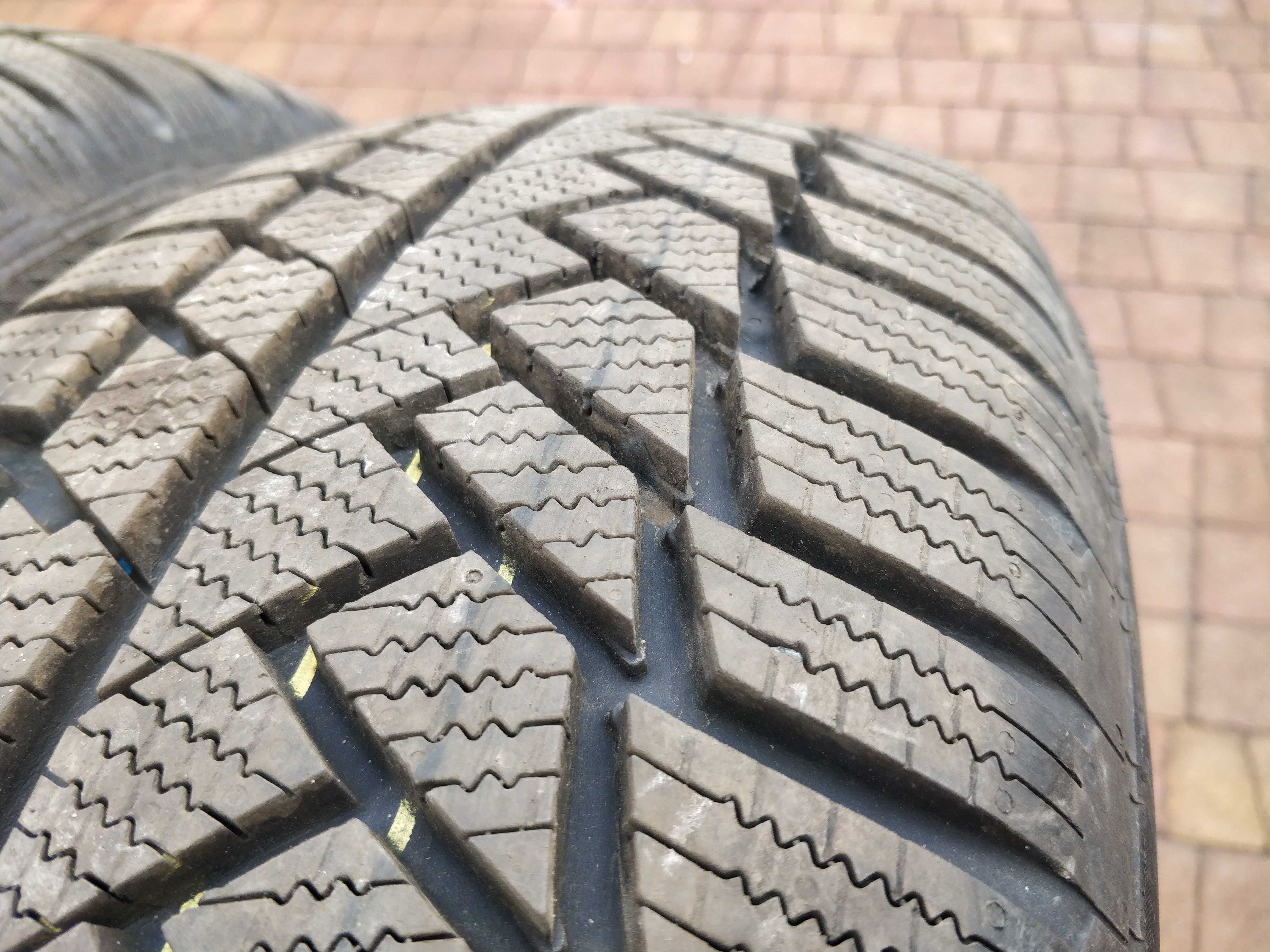 3430. Opony zimowe 215/65/17 Continental 8.5mm 2023r cena za 2szt