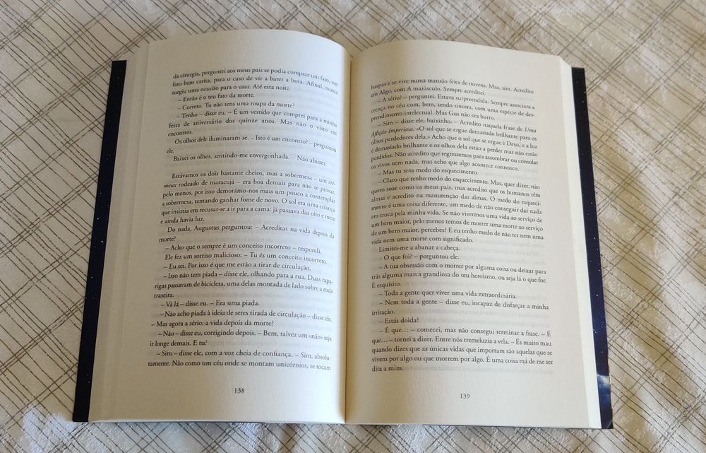 Livro A culpa é das esgrelas